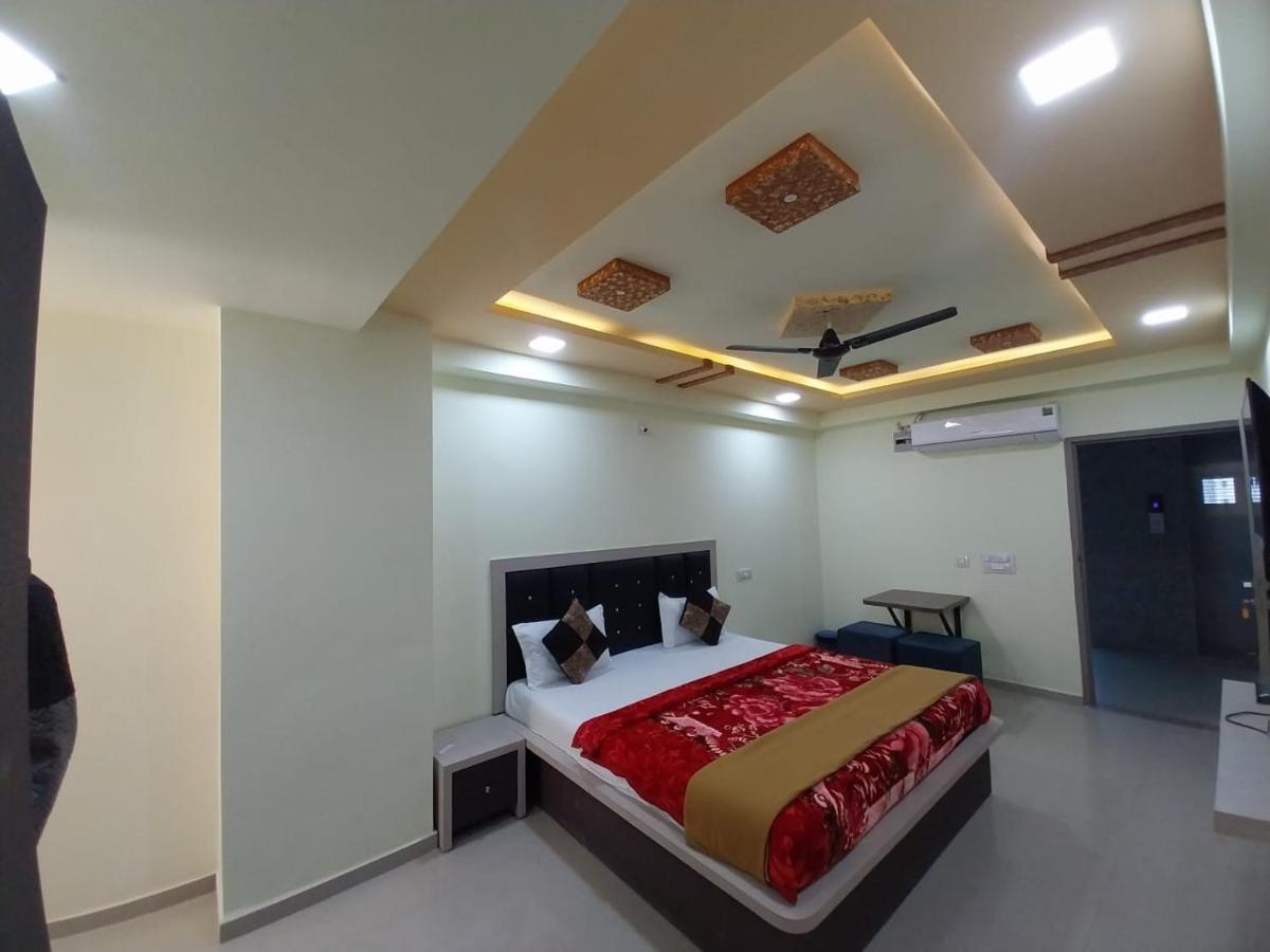 Hotel Ggc Inn Ахмедабад Экстерьер фото
