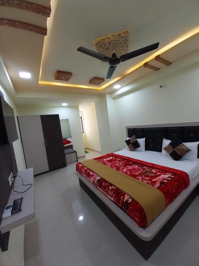 Hotel Ggc Inn Ахмедабад Экстерьер фото